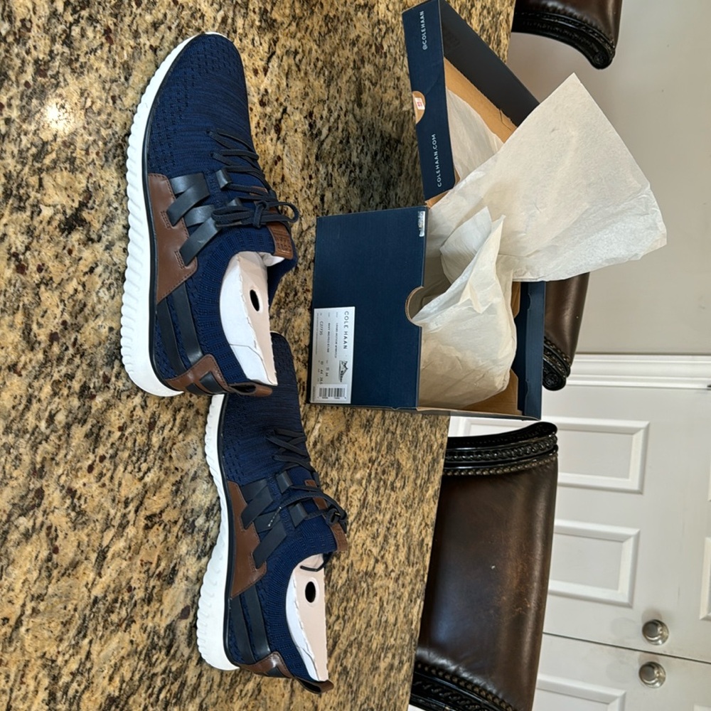 Men’s Cole Haan Grand Motion Woven Stitch, size 11M.
